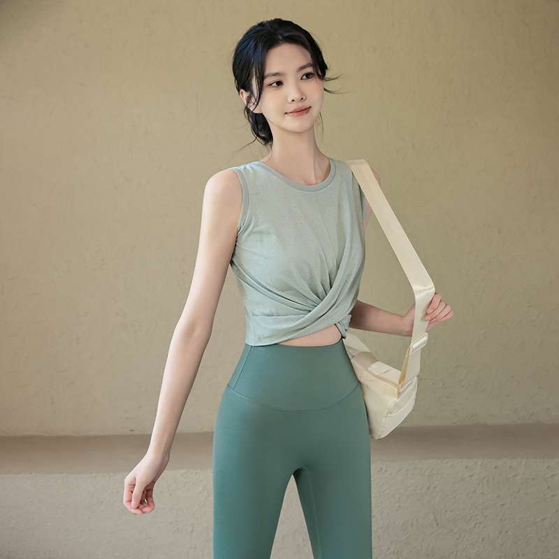 ヨガウェア ツイストデザイン クロップドヨガトップス