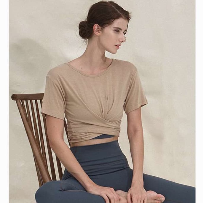 ヨガウェア クロスデザインクロップドヨガTシャツ
