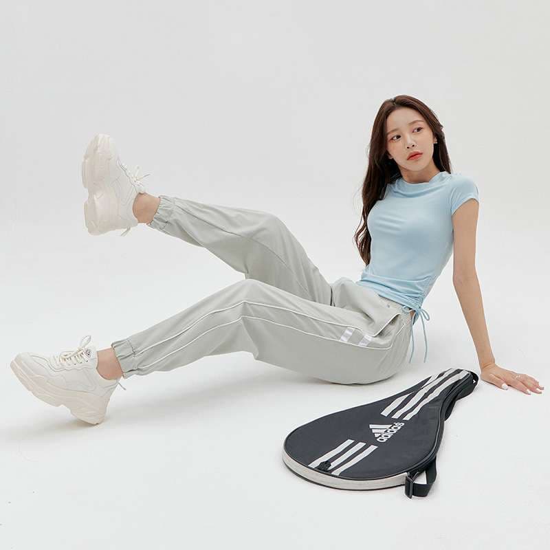 ヨガウェア サイドギャザー入りスリムフィットヨガTシャツ