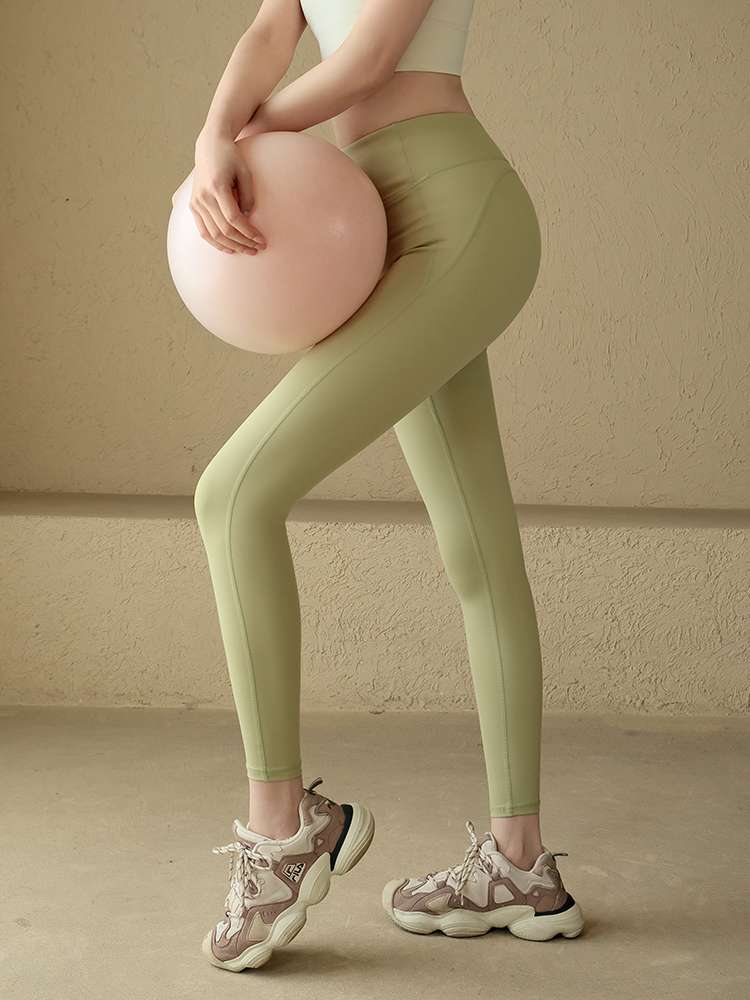 ヨガウェア すっきりシルエットヨガレギンス