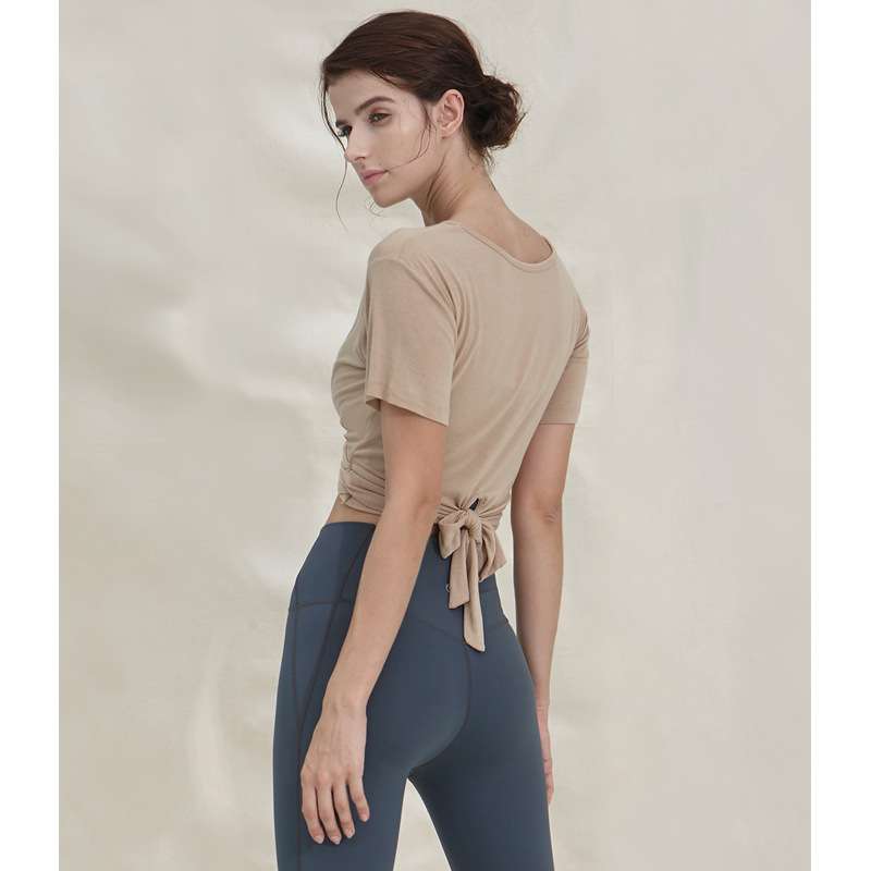 ヨガウェア クロスデザインクロップドヨガTシャツ