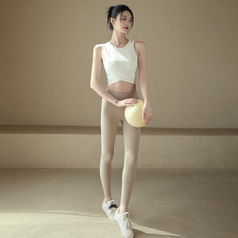 ヨガウェア クロスデザイン美シルエットヨガタンクトップ