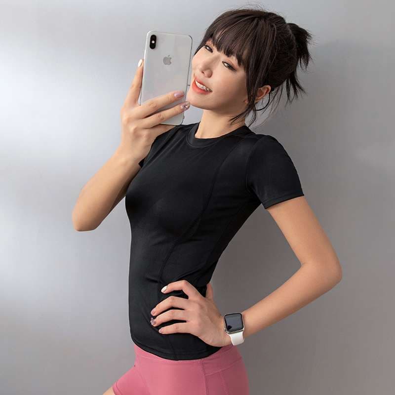 ヨガウェア フィット感抜群の速乾性ヨガTシャツ