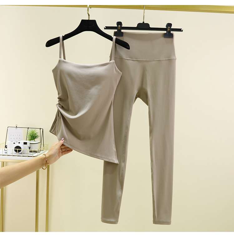 ヨガウェア シルキータッチ ヨガタンク&レギンスセット