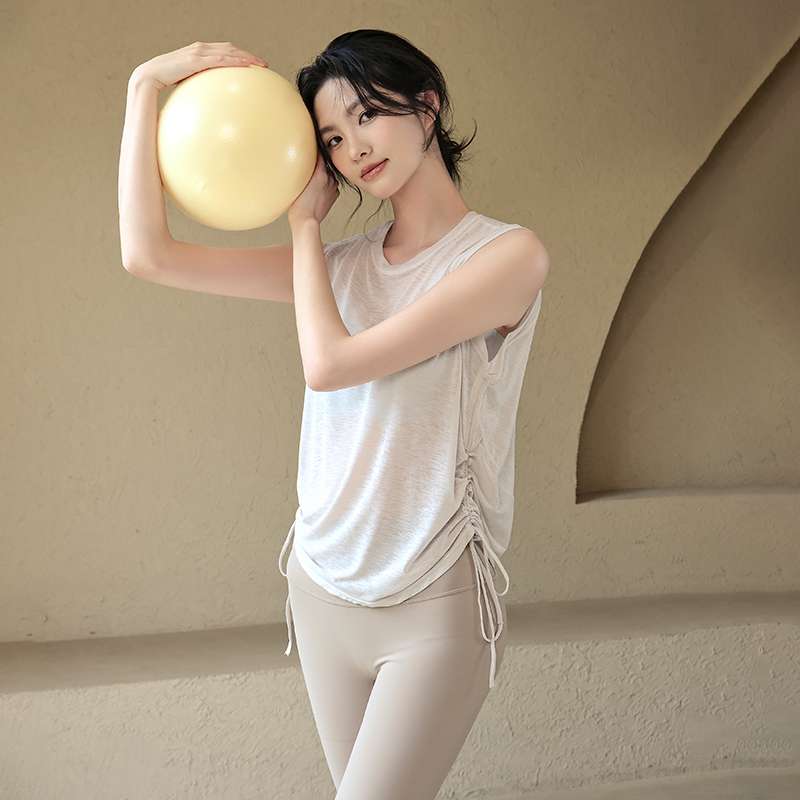 ヨガウェア サイドギャザー入りヨガタンクトップ