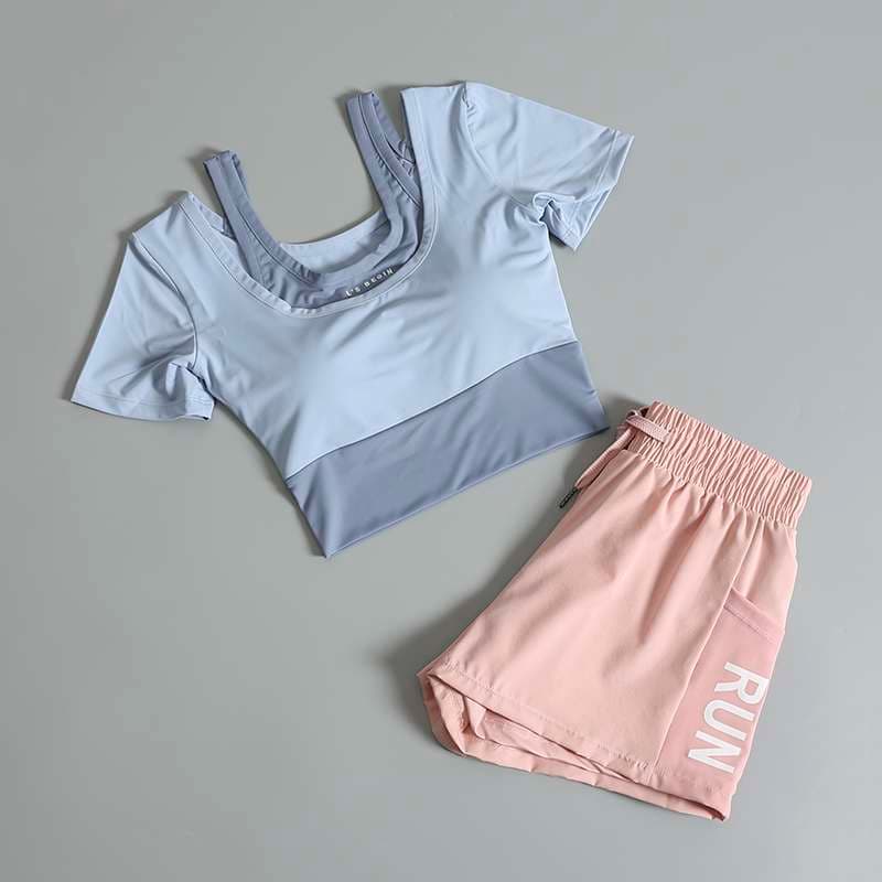 ヨガウェア 軽快ランニングクロップトップ＆ショートパンツセット