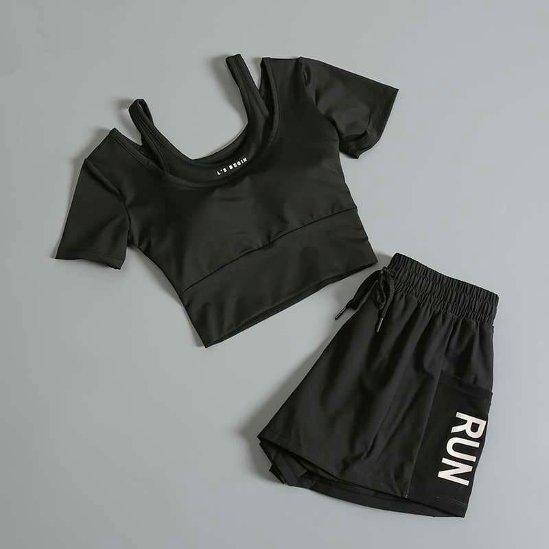 ヨガウェア 軽快ランニングクロップトップ＆ショートパンツセット