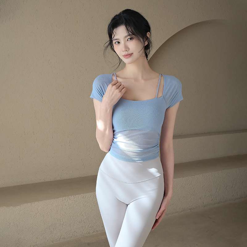 ヨガウェア フィット感抜群 スクエアネックヨガトップス