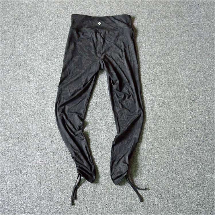 ヨガウェア 裾リボン付き柄入りヨガレギンス