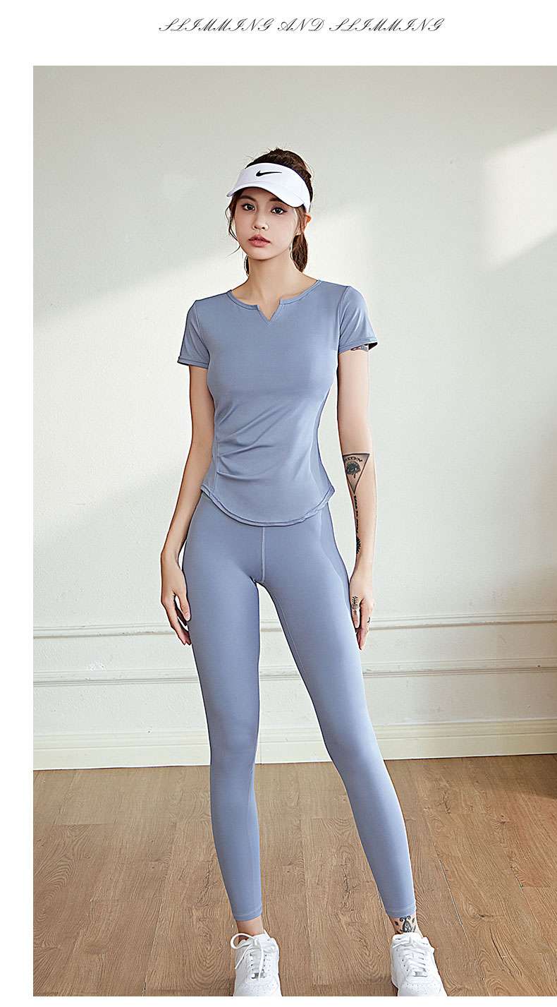 ヨガウェア スポーティーなフィット感のヨガTシャツ