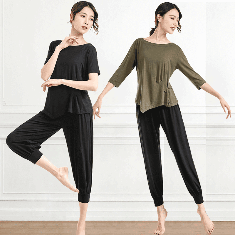 ヨガウェア ゆったりシルエットのヨガトップス