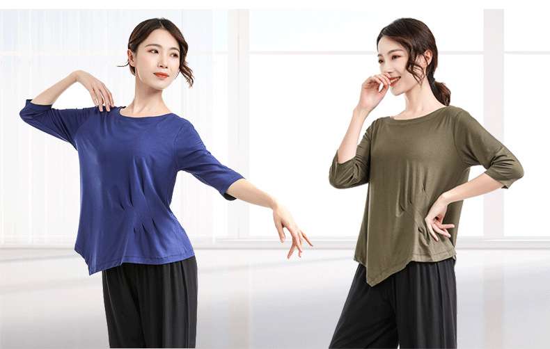 ヨガウェア ゆったりシルエットのヨガトップス