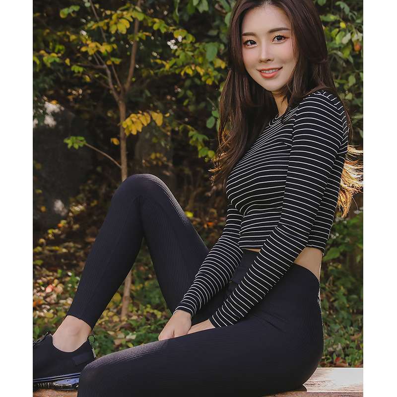 ヨガウェア スタイリッシュ ストライプ クロップトップ