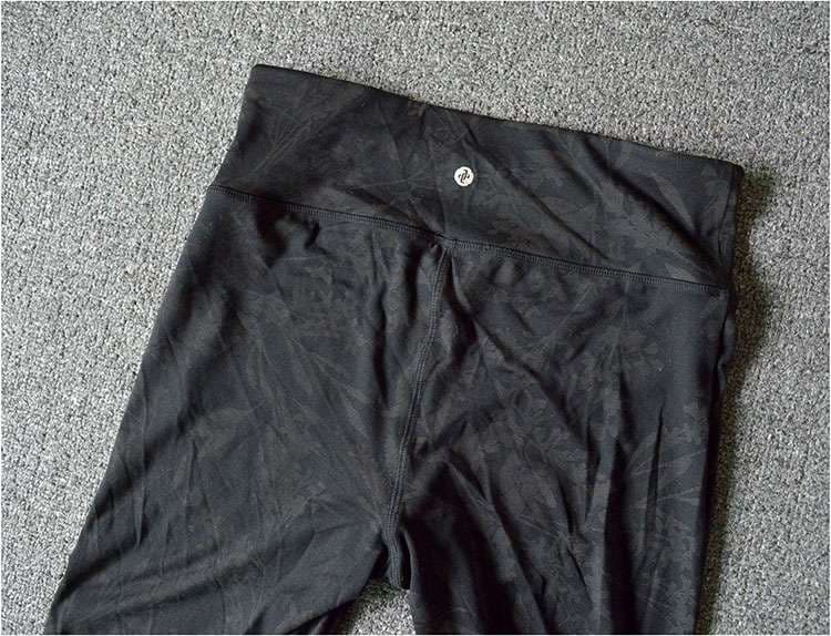 ヨガウェア 裾リボン付き柄入りヨガレギンス