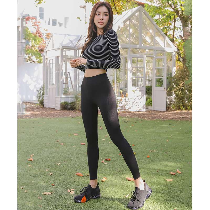 ヨガウェア スタイリッシュ ストライプ クロップトップ