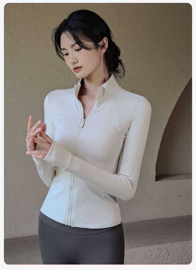 ヨガウェア すっきりフィット ハイネックジップアップトップス