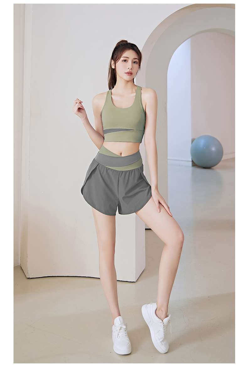 スポーティーな女性用ヨガウェアセット