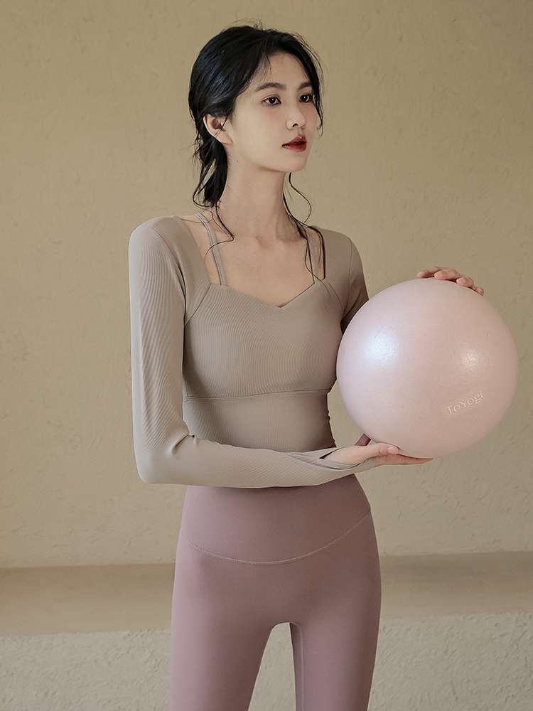 ヨガウェア すっきりフィットロングスリーブヨガトップス