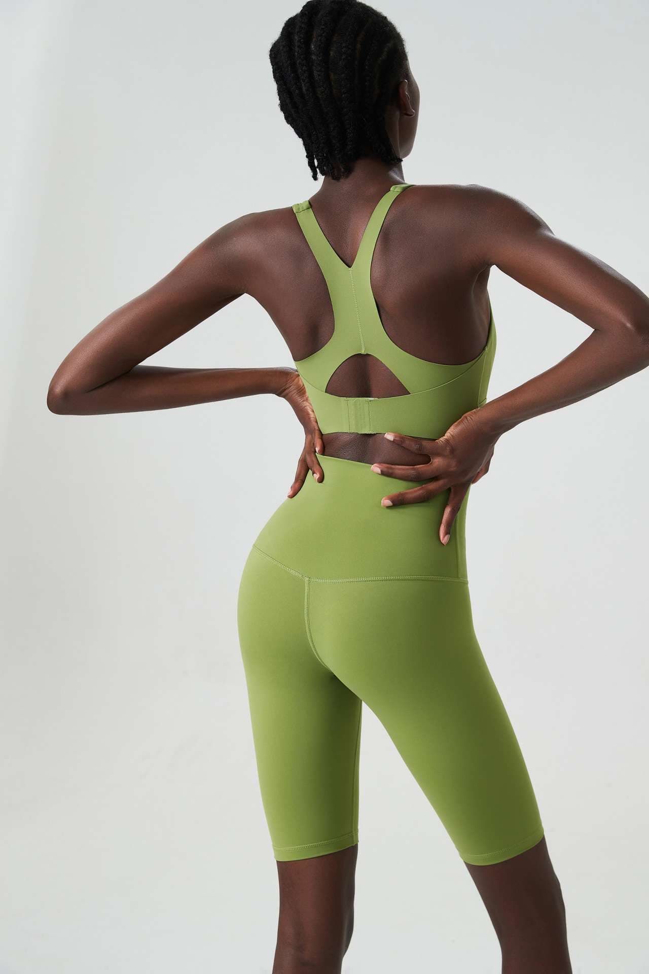 ヨガウェア 背中開きスポーツブラ