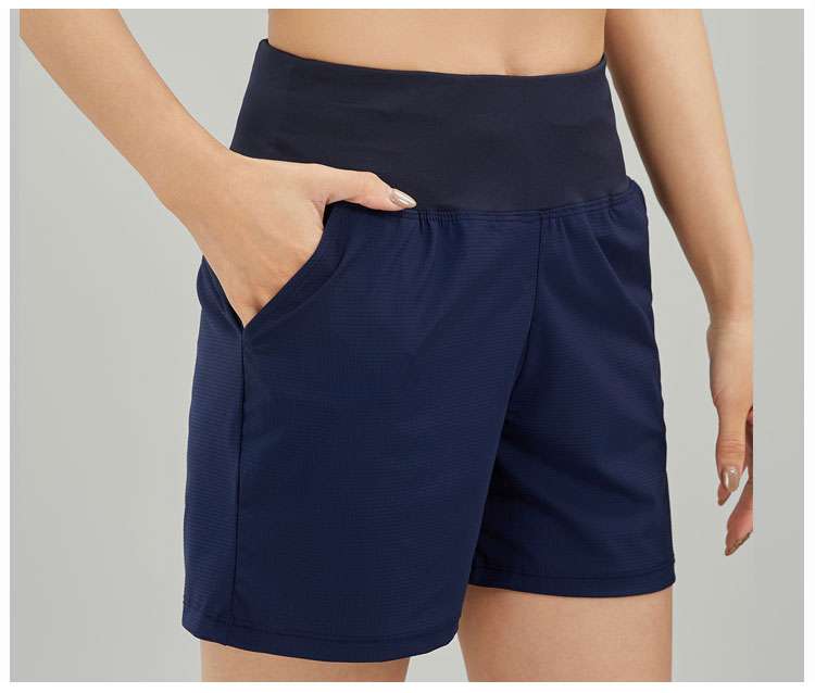 ヨガウェア ストレッチ素材のヨガショートパンツ