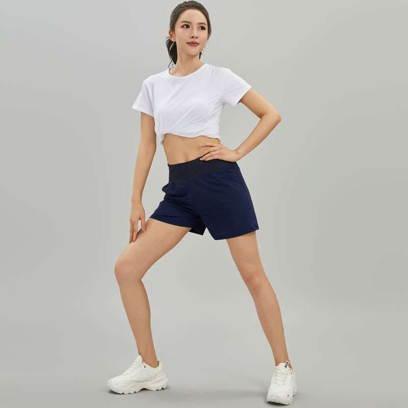 ヨガウェア ストレッチ素材のヨガショートパンツ